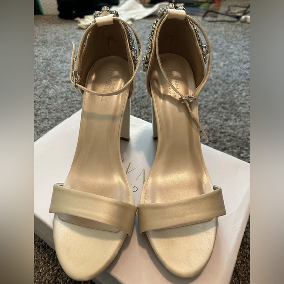 Galina Signature Ivory Platform Heel - Picture 6 of 7